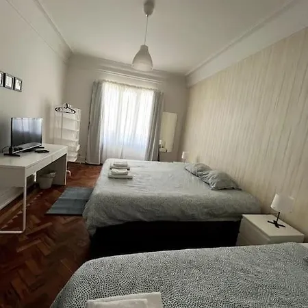 Privada 3 Grande Con Balcon Affittacamere Lisbona